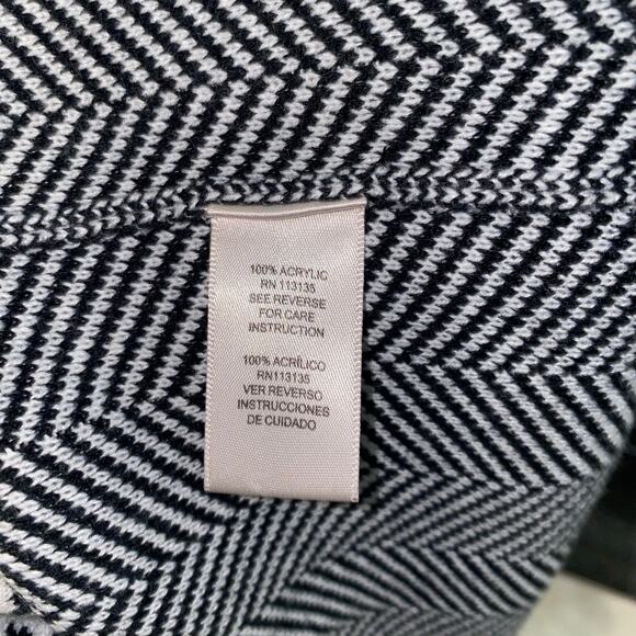 Leo & Nicole Black and White Geometric Knit Fringed Cardigan Sweater Size Small - Picture 5 of 7